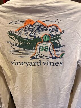 Vineyard Vines White Tee with Light Blue Whale Logo Hockey cotton size S